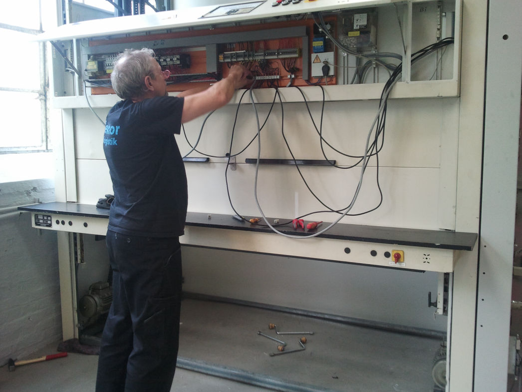 UVV Sicherheitsüberprüfung an Umlaufregalen nach Vorschrift DGUV 108-007