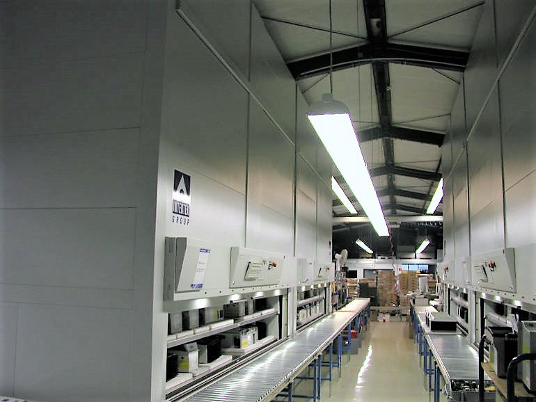 Umlaufregal-System Intertex mit integriertem Förderband